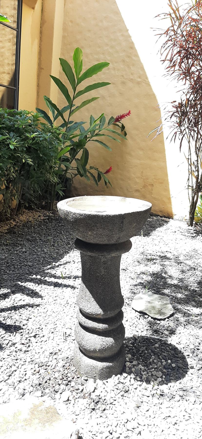 JUEGO DE BEBEDERO DE 85 CM DE ALTURA, POCETA DE 40 CM DIAMETRO EXTERNO, INTERNO 33 CM
