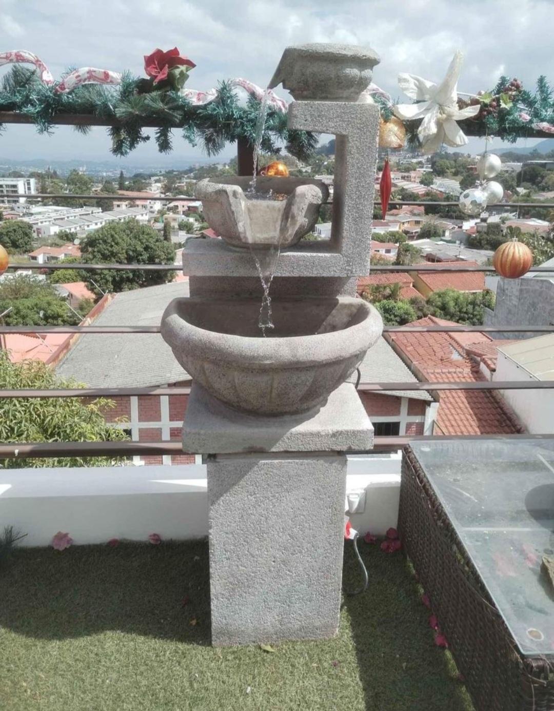 FUENTE DE 3 POCETAS EN PIEDRA PEQUEÑA 70 CM DE ALTO