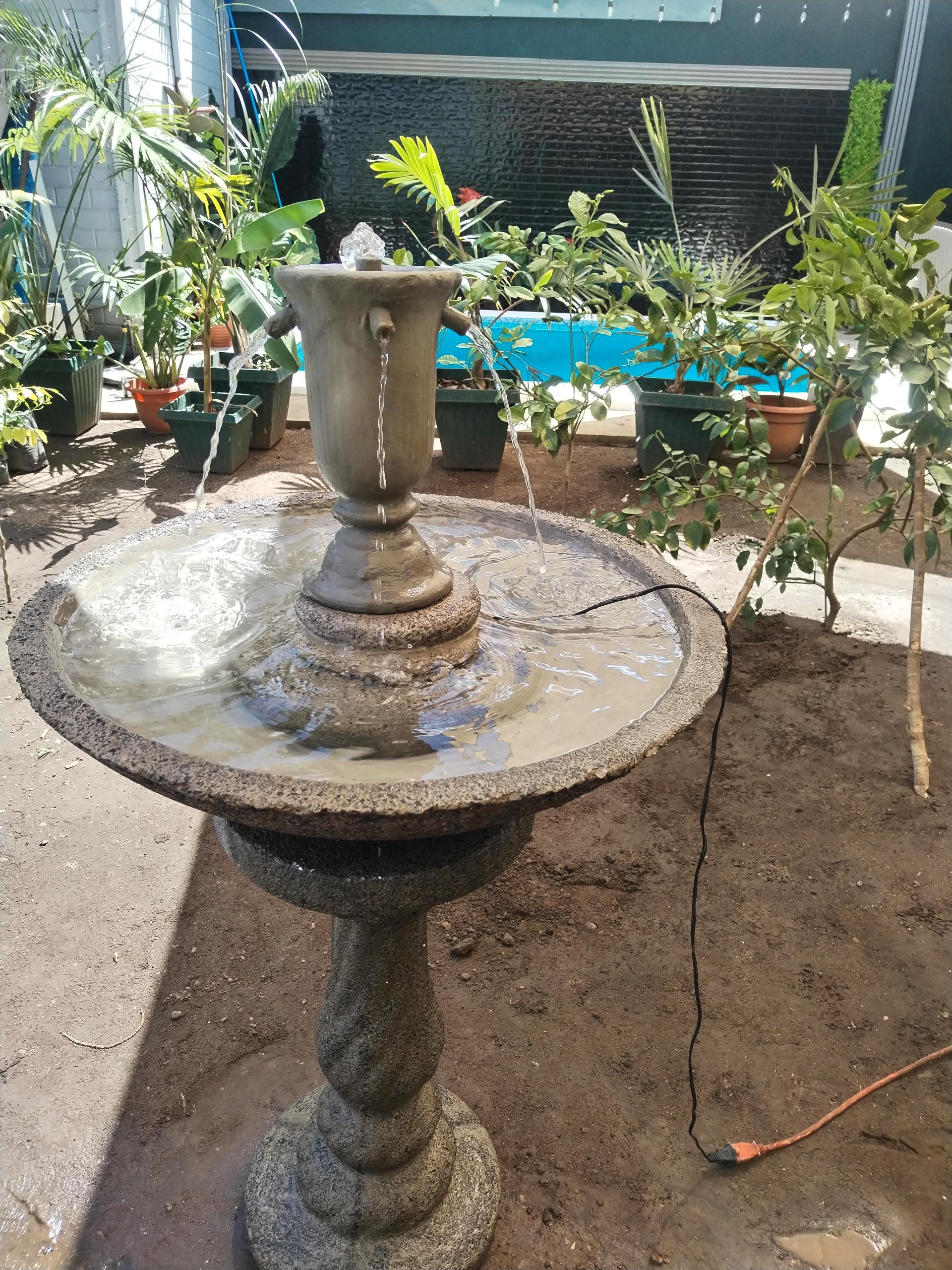 FUENTE DE COPA, POCETA DE 60 O 68 CM DE DIÁMETRO, ALTURA DE 1.30 M