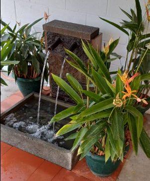 FUENTE CON MURO DE 2 CAIDAS DE AGUA DE 0.80 M DE ALTURA